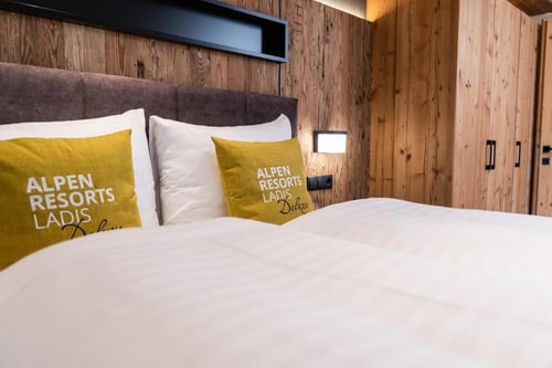 Alpenresorts Ladis Zimmer mit Bettansicht