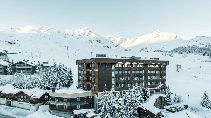 Dokhan Luxury Hotels Alpen Pralong Property Exterior image at a snowy mountain top