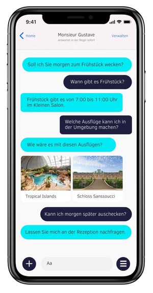 Hotel Chatbot in der Unterhaltung mit einem Hotelgast