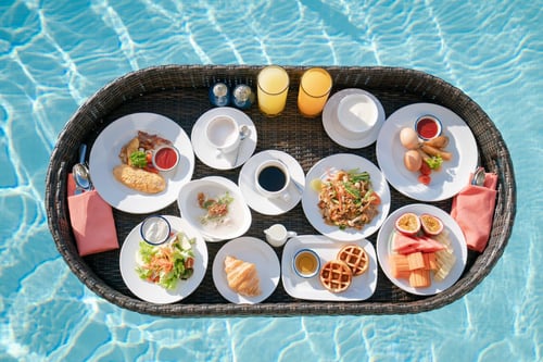 Floating Breakfast im Pool