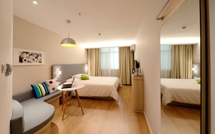 Modern hotel room with mirror to the right