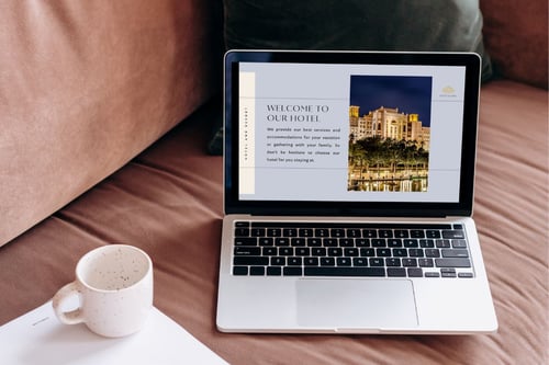 Hotelwebseite mit Beispiel-Uebersicht