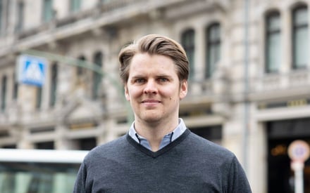 Moritz standing outside SuitePad Headquarters in Berlin