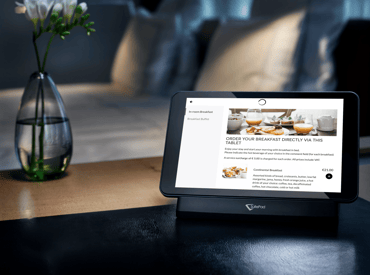 Ein SuitePad-Tablet auf einem Tisch