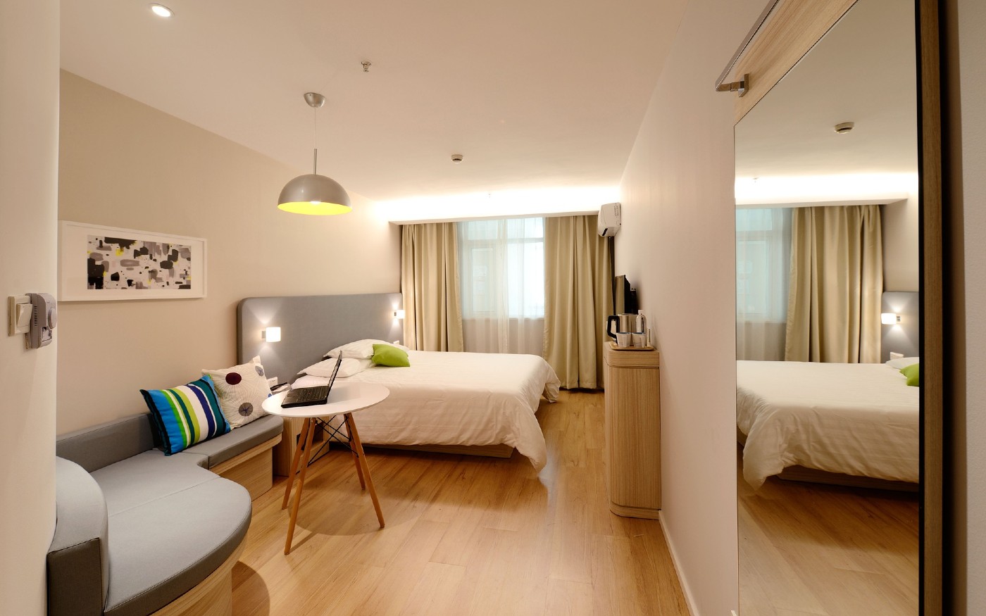 Modern hotel room with mirror to the right